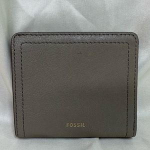 Fossil Logan small bifold in graystone